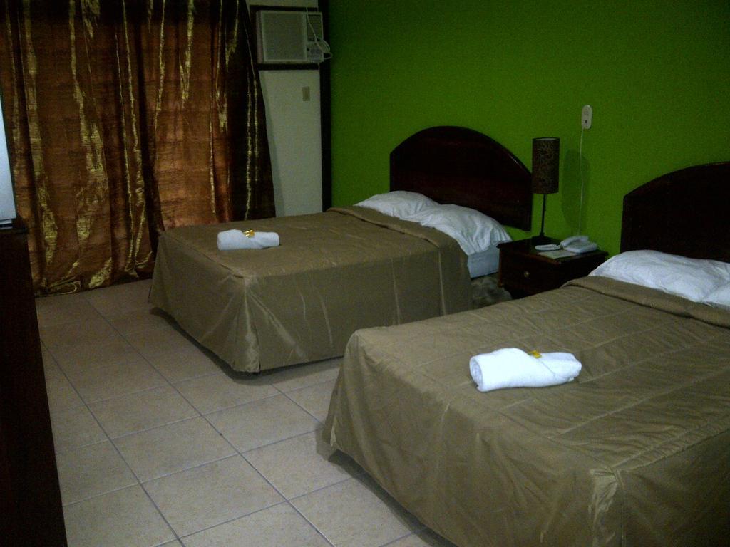 Hotel Cibeles La Ceiba Habitación foto